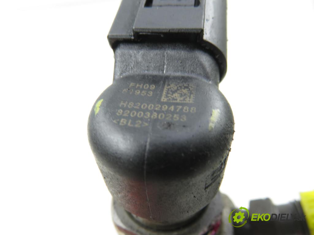 RENAULT MEGANE II Kombi (KM0/1_) KOMBI 2006 78,00 1.5 dCi 106 - K9K 732 1461,00 vstrekovač 8200380253 ; 8200294788 (Vstrekovač paliva)