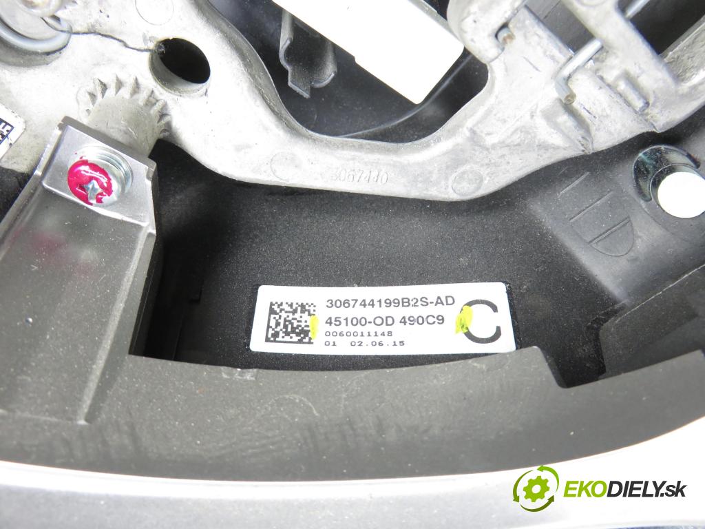 TOYOTA YARIS (_P13_) HB 2015 73,00 1.3 (NSP130_) - 1NR-FKE 1329,00 Volant 451000D490 ; 451000D490C9 (Volant)
