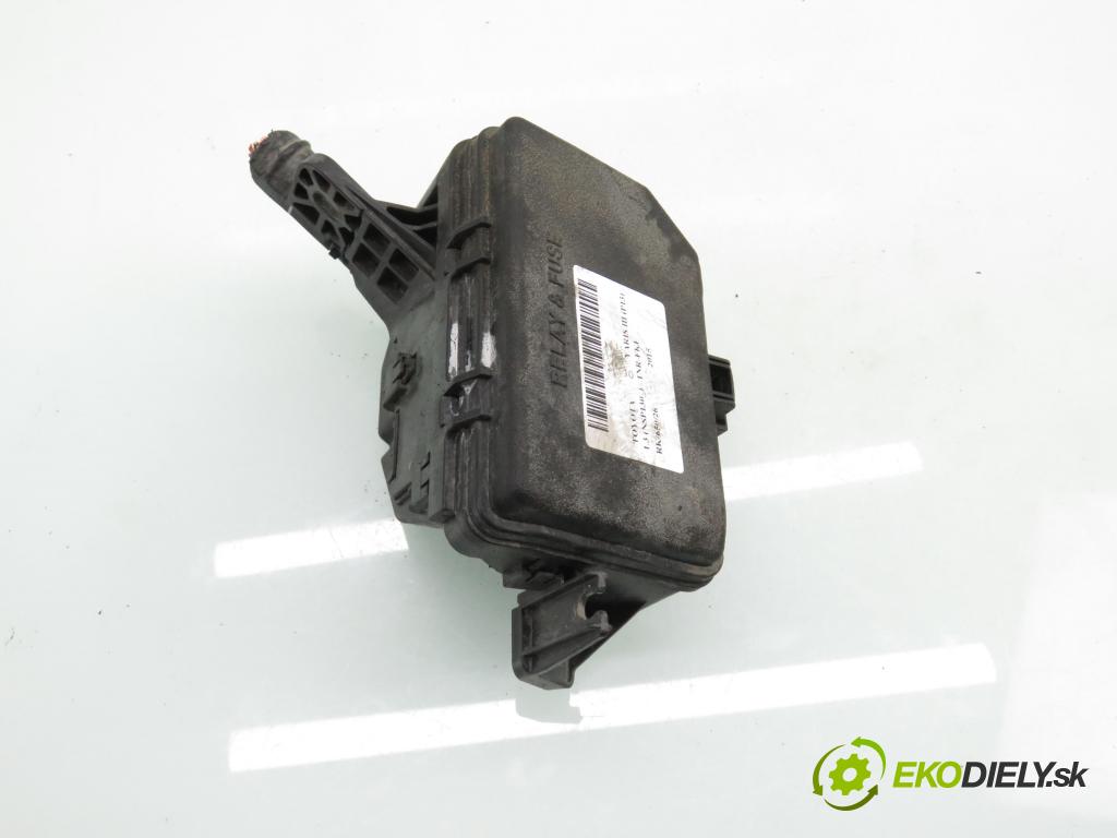TOYOTA YARIS (_P13_) HB 2015 73,00 1.3 (NSP130_) - 1NR-FKE 1329,00 Skrinka POJISTKY: 826620D321