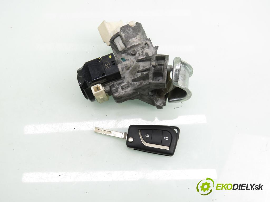TOYOTA YARIS (_P13_) HB 2015 73,00 1.3 (NSP130_) - 1NR-FKE 1329,00 spinačka 450200D04 ; 8978202010 (Spínacia skrinka)