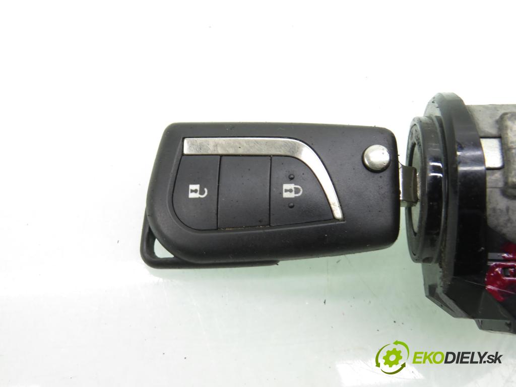 TOYOTA YARIS (_P13_) HB 2015 73,00 1.3 (NSP130_) - 1NR-FKE 1329,00 spinačka 450200D04 ; 8978202010 (Spínacia skrinka)