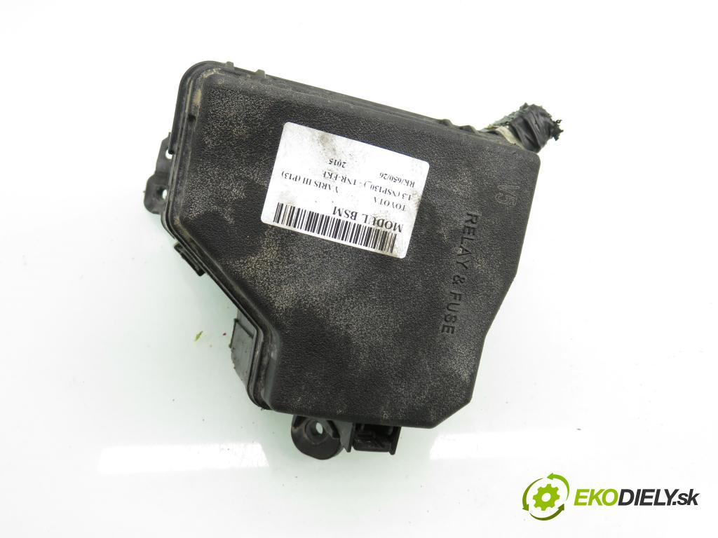 TOYOTA YARIS (_P13_) HB 2015 73,00 1.3 (NSP130_) - 1NR-FKE 1329,00 Skrinka POJISTKY: 8264152020 ; 826620D100