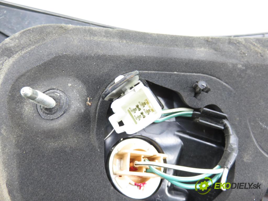 TOYOTA YARIS (_P13_) HB 2015 73,00 1.3 (NSP130_) - 1NR-FKE 1329,00 Svetlo pravé zadné OD166