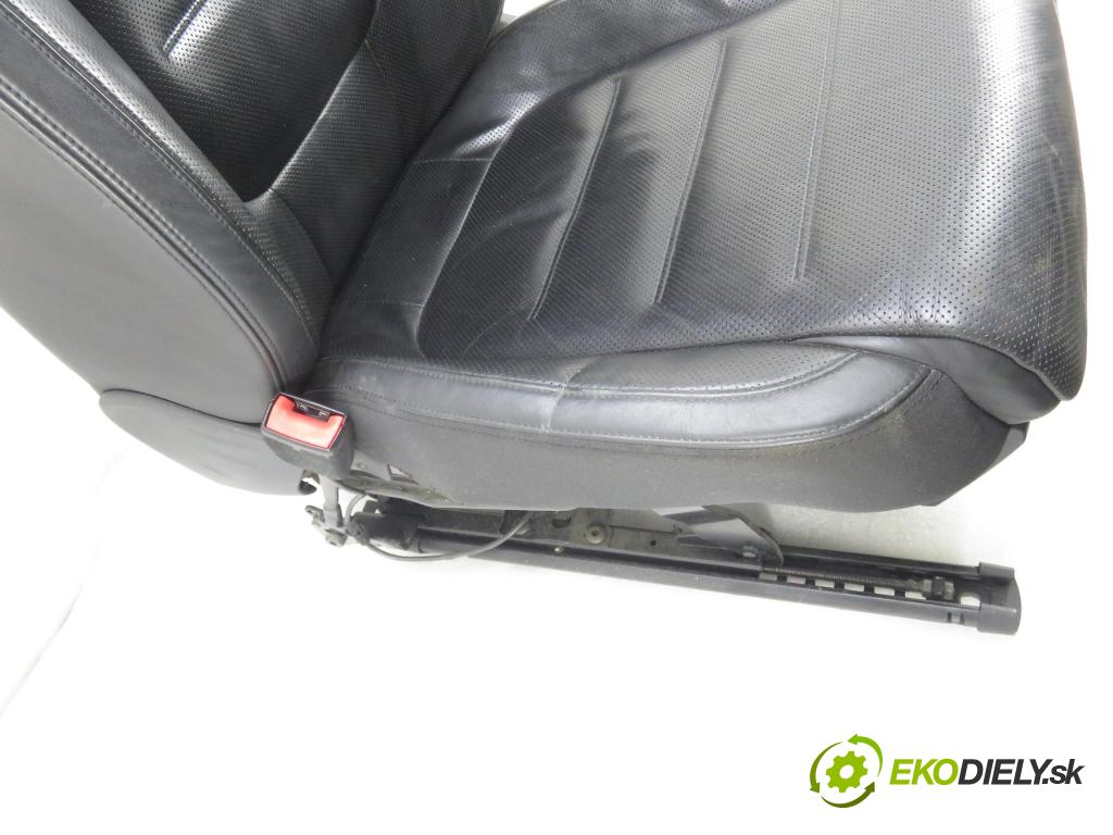 VW TOUAREG (7P5) SUV 2010 245,00 3.0 V6 TSI Hybrid - CGEA 2995,00 sedadlo ŘIDIČE / LP