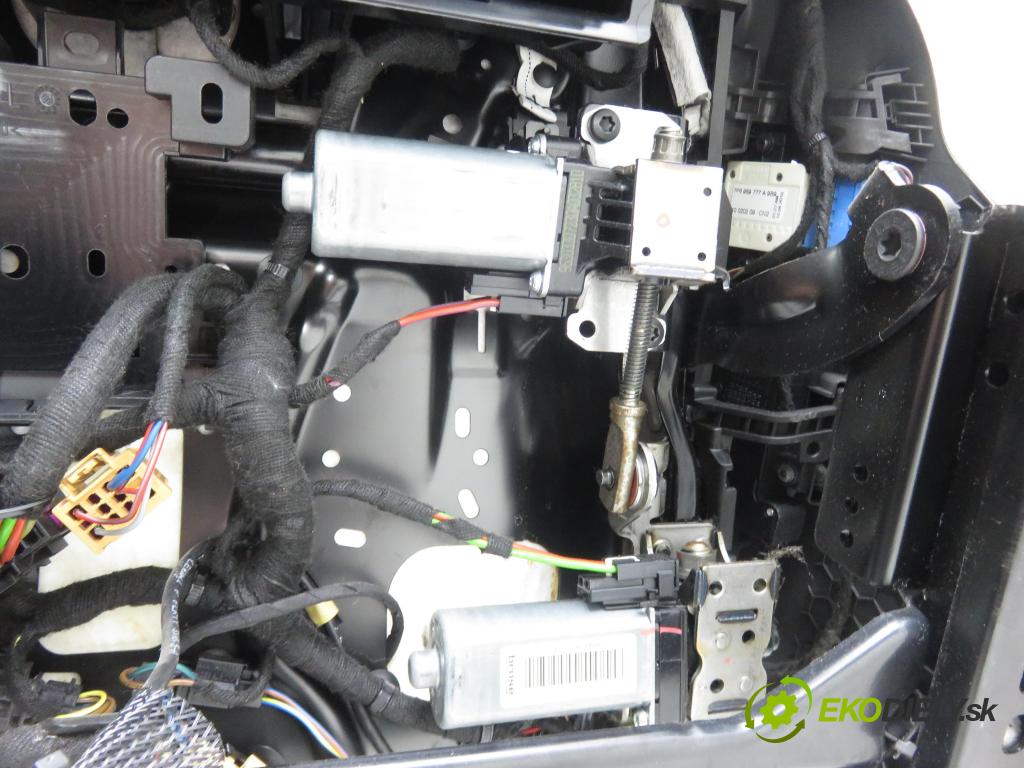 VW TOUAREG (7P5) SUV 2010 245,00 3.0 V6 TSI Hybrid - CGEA 2995,00 sedadlo ŘIDIČE / LP