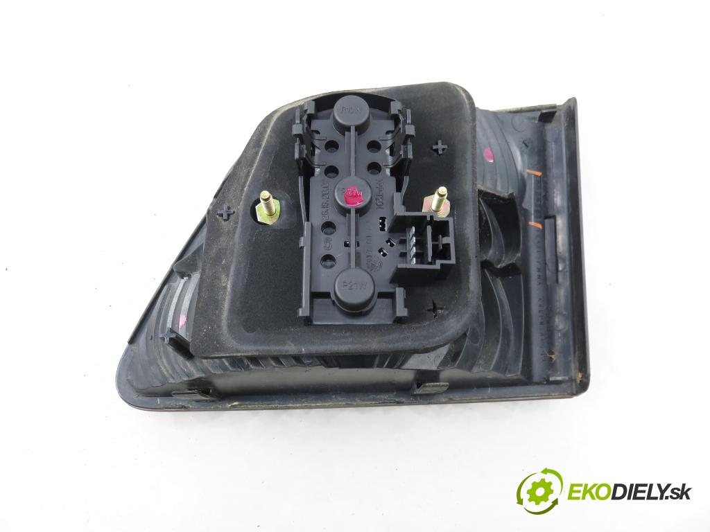 FIAT STILO Multi Wagon (192_) KOMBI 2004 70,00 1.4 16V 95 - 843 A1.000 1368,00 Svetlo ľavé zadné kufor 51717943