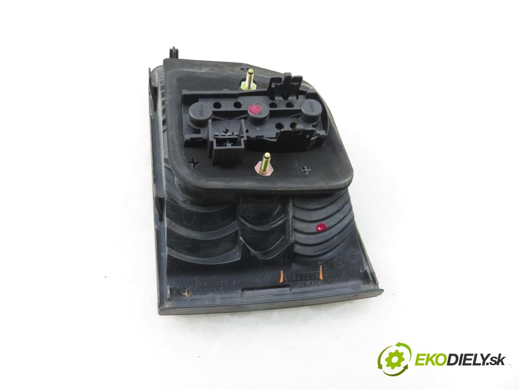 FIAT STILO Multi Wagon (192_) KOMBI 2004 70,00 1.4 16V 95 - 843 A1.000 1368,00 Svetlo ľavé zadné kufor 51717943
