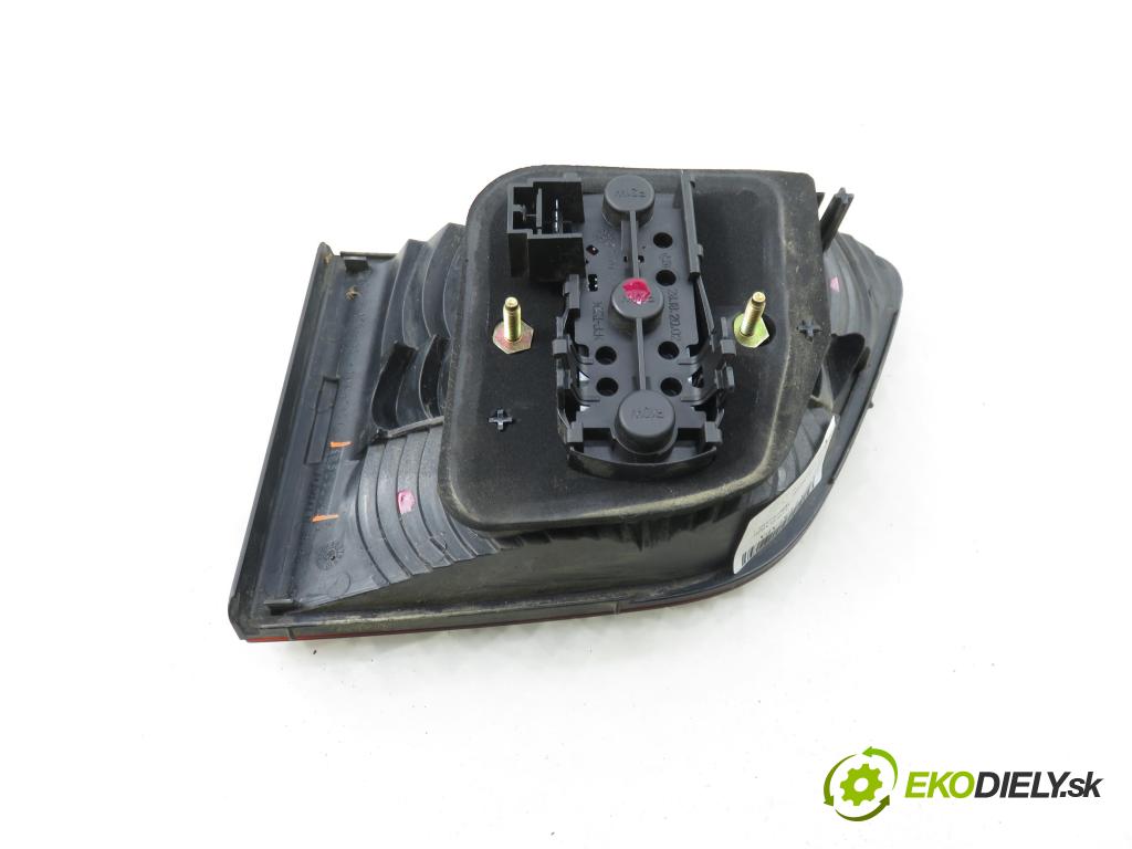 FIAT STILO Multi Wagon (192_) KOMBI 2004 70,00 1.4 16V 95 - 843 A1.000 1368,00 Svetlo ľavé zadné kufor 51717943