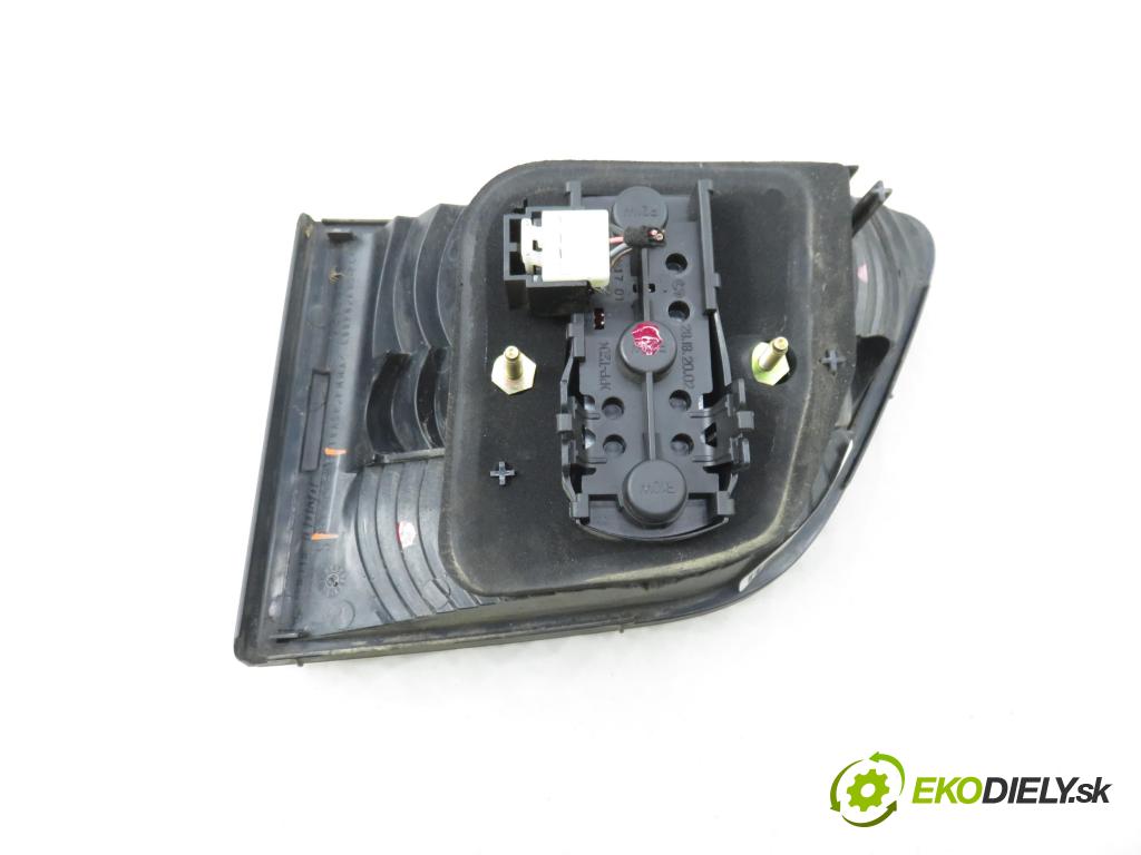 FIAT STILO Multi Wagon (192_) KOMBI 2004 70,00 1.4 16V 95 - 843 A1.000 1368,00 Svetlo ľavé zadné kufor 51717943
