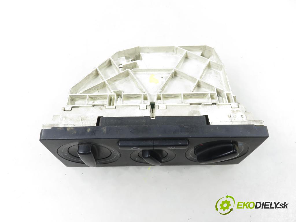VW TRANSPORTER IV Autobus (70XB, 70XC, 7DB, 7DW, 7DK) BUS 1997 75,00 2.5 TDI 102 - ACV 2461,00 Panel topení KLIMATIZACE: 7D1820045E