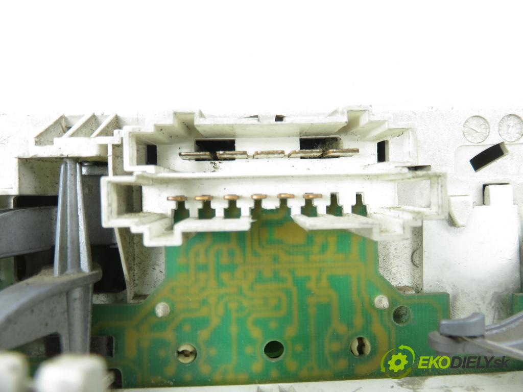 VW TRANSPORTER IV Autobus (70XB, 70XC, 7DB, 7DW, 7DK) BUS 1997 75,00 2.5 TDI 102 - ACV 2461,00 Panel topení KLIMATIZACE: 7D1820045E