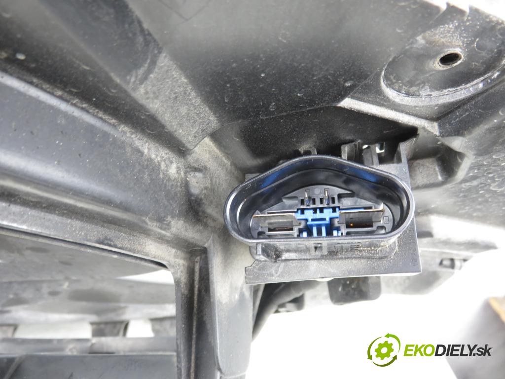 VW TOUAREG (7P5) SUV 2010 245,00 3.0 V6 TSI Hybrid - CGEA 2995,00 Ventilátor chladič klíma/voda 7P0121203E ; 7P0121207A