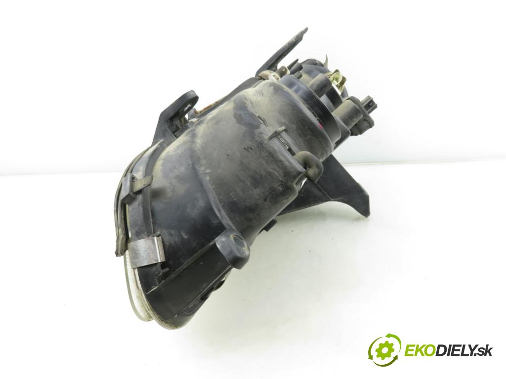 OPEL OMEGA B Kombi (V94) KOMBI 1997 100,00 2.0 16V - X 20 XEV 1998,00 světlo PP