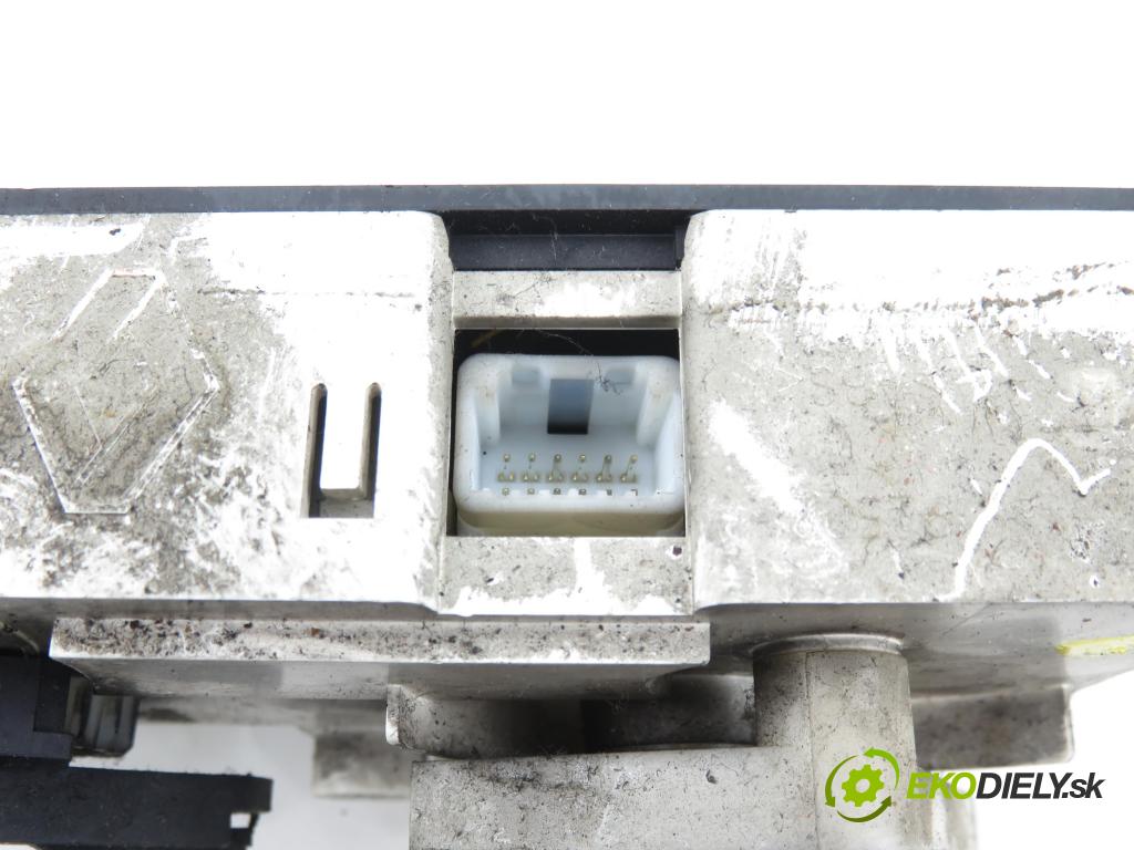 RENAULT MASTER II Skrzynia (FD) FURGON 2004 66,00 2.2 dCI 90 - G9T 750 2188,00 Panel topení 92537