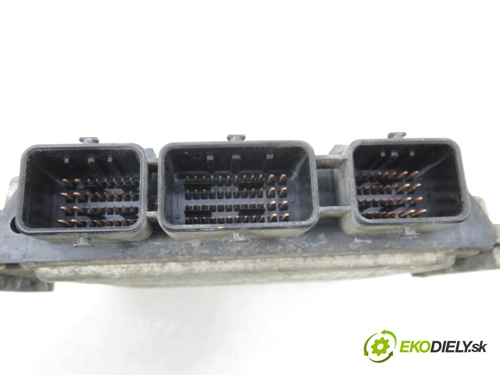 RENAULT MASTER II Skrzynia (FD) FURGON 2004 66,00 2.2 dCI 90 - G9T 750 2188,00 Riadiaca jednotka Motor 0281011432 ; 8200311553