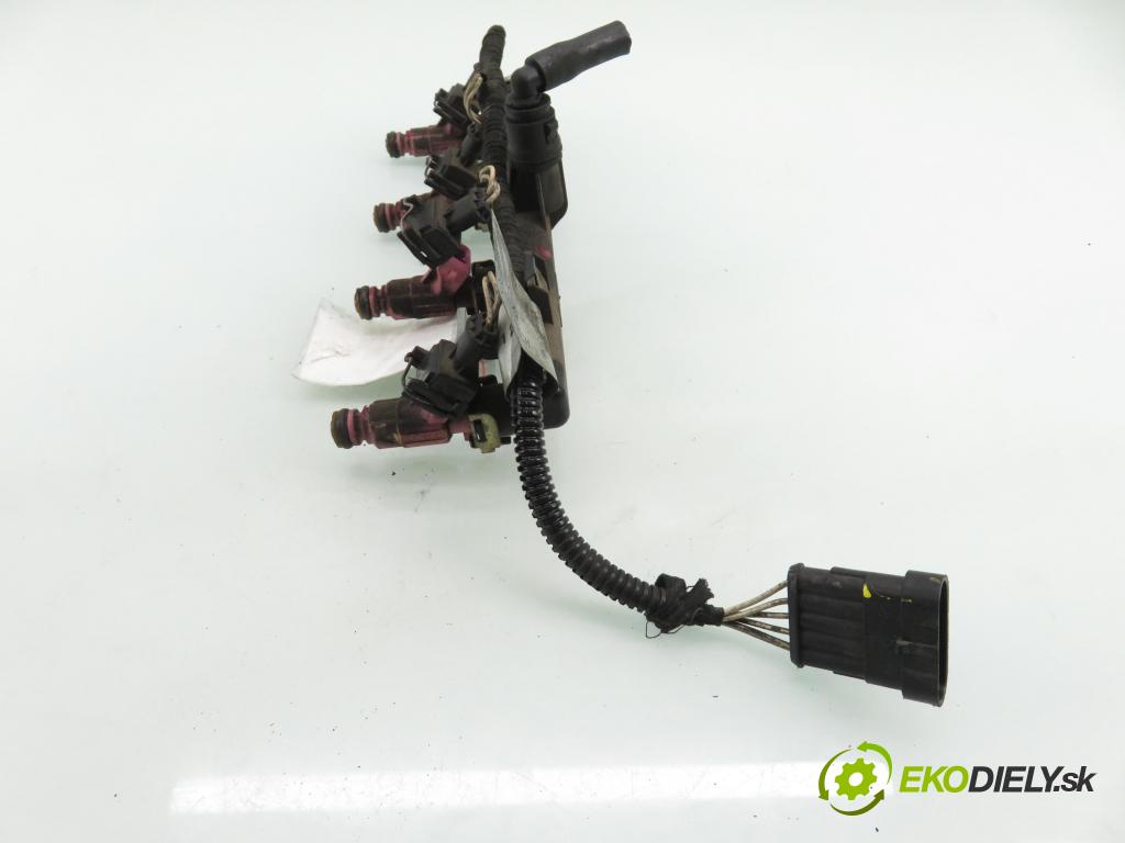 FIAT STILO Multi Wagon (192_) KOMBI 2004 70,00 1.4 16V 95 - 843 A1.000 1368,00 lišta vstřikovací 0280156183 ; 0280151210 (Vstřikovací lišta)