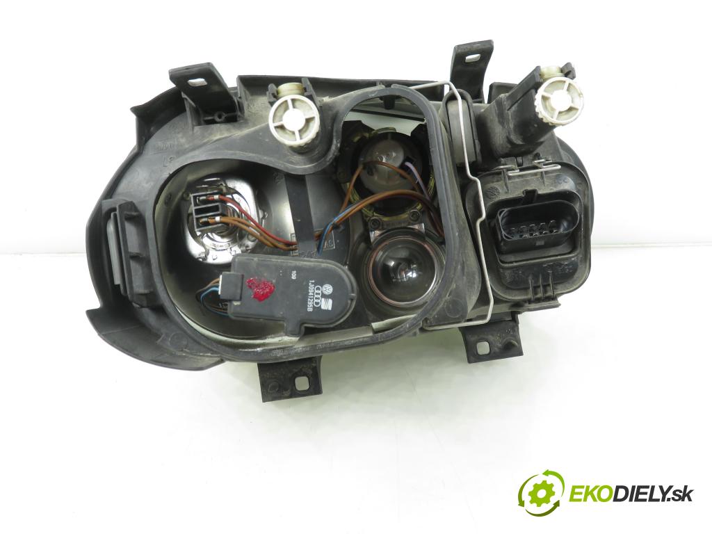 VW GOLF IV (1J1) HB 1999 55,00 1.4 16V - AXP 1390,00 Svetlo LP 1J1941015B