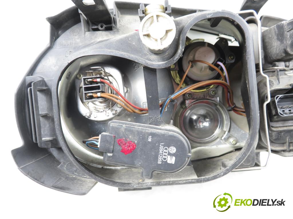 VW GOLF IV (1J1) HB 1999 55,00 1.4 16V - AXP 1390,00 Svetlo LP 1J1941015B