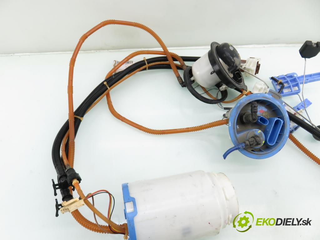 VW TOUAREG (7P5) SUV 2010 245,00 3.0 V6 TSI Hybrid - CGEA 2995,00 Pumpa paliva 7P0919679C ; A2C53357137 ; 7P0919679