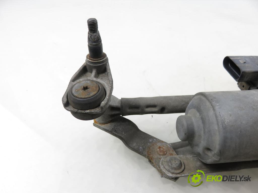 VW GOLF V (1K1) HB 2004 77,00 1.9 TDI PD 105 - BKC 1896,00 Motorček stieračov 1K1955023C ; 1K1955119A ; 0390241744