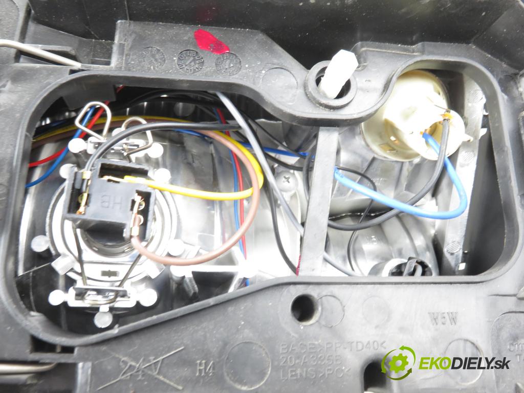 FIAT PANDA (169_) HB 2004 40,00 1.1 54 - 187 A1.000 1108,00 Svetlo PP