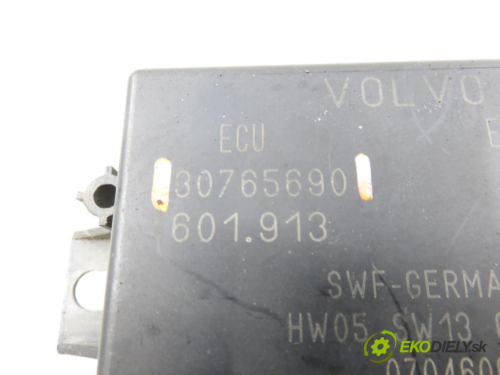VOLVO V70 II SW (285) KOMBI 2007 136,00 2.4 D5 - D 5244 T4 2400,00 MODUL 30765690