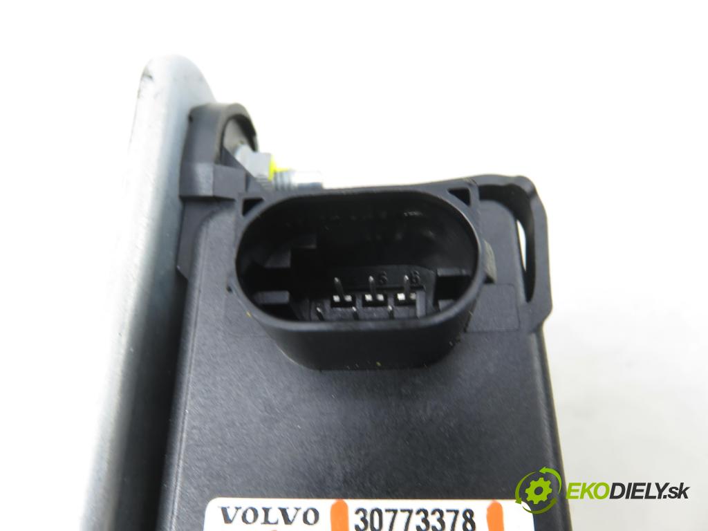VOLVO V70 II SW (285) KOMBI 2007 136,00 2.4 D5 - D 5244 T4 2400,00 snímač ESP 30773378 ; 10098005302