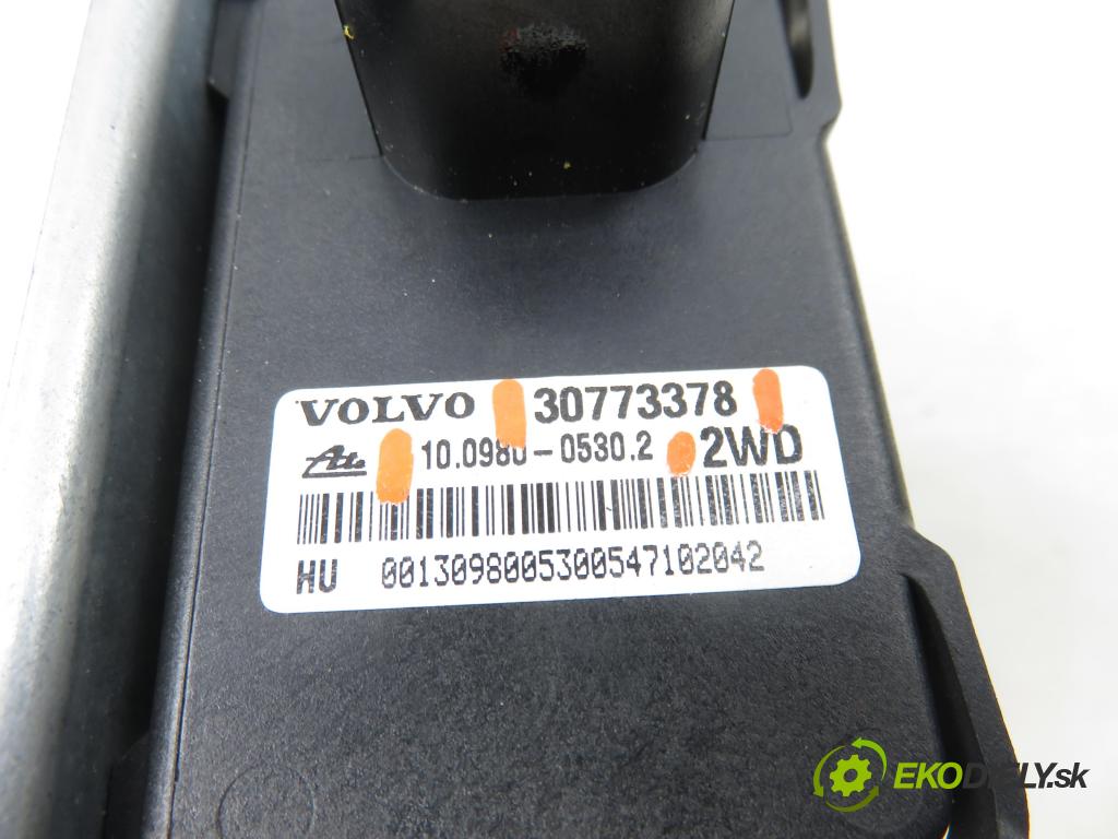 VOLVO V70 II SW (285) KOMBI 2007 136,00 2.4 D5 - D 5244 T4 2400,00 snímač ESP 30773378 ; 10098005302