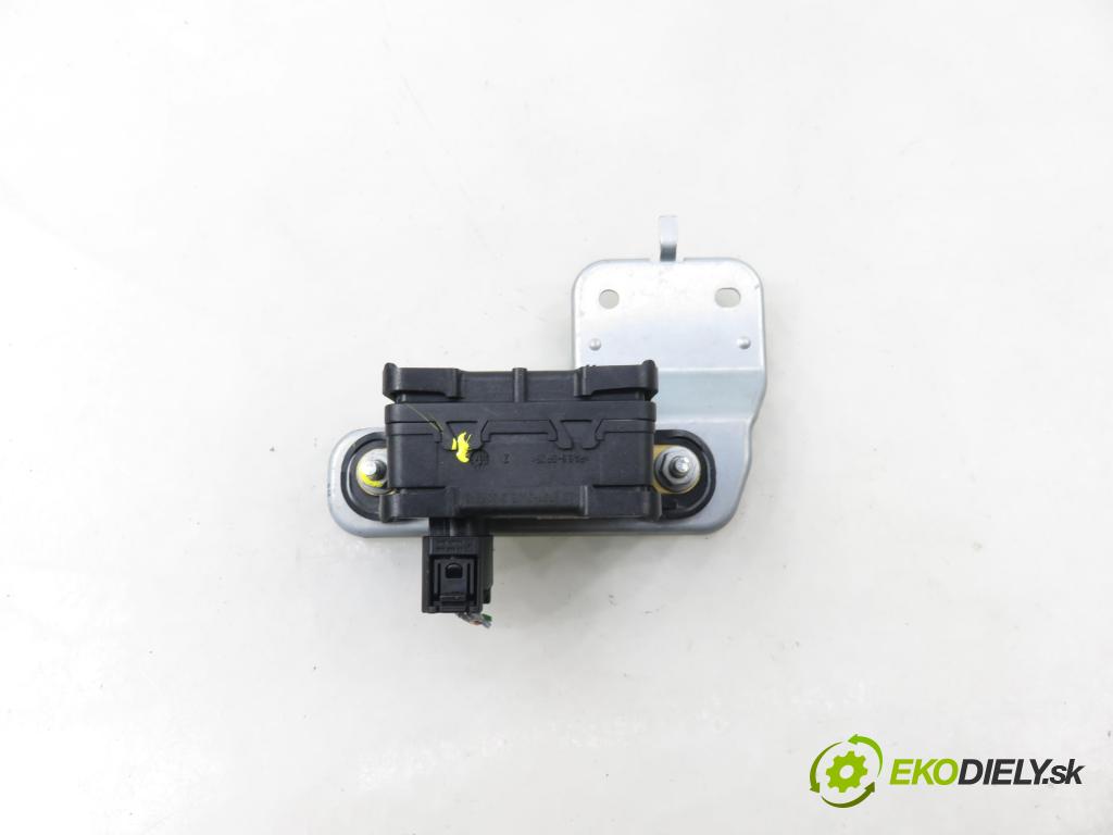 VOLVO V70 II SW (285) KOMBI 2007 136,00 2.4 D5 - D 5244 T4 2400,00 snímač ESP 30773378 ; 10098005302