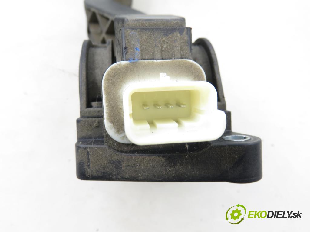 PEUGEOT 307 (3A/C) HB 2005 65,00 1.4 16V - KFU (ET3J4) 1360,00 potenciometr plynového pedálu 0280752251 ; 9646702180 (Potenciometr plynového pedálu)