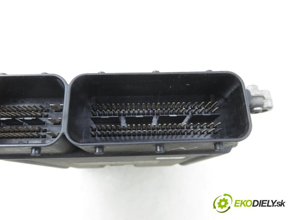 VOLVO V70 II SW (285) KOMBI 2007 136,00 2.4 D5 - D 5244 T4 2400,00 Riadiaca jednotka Motor 0281012103 ; 30771550AB