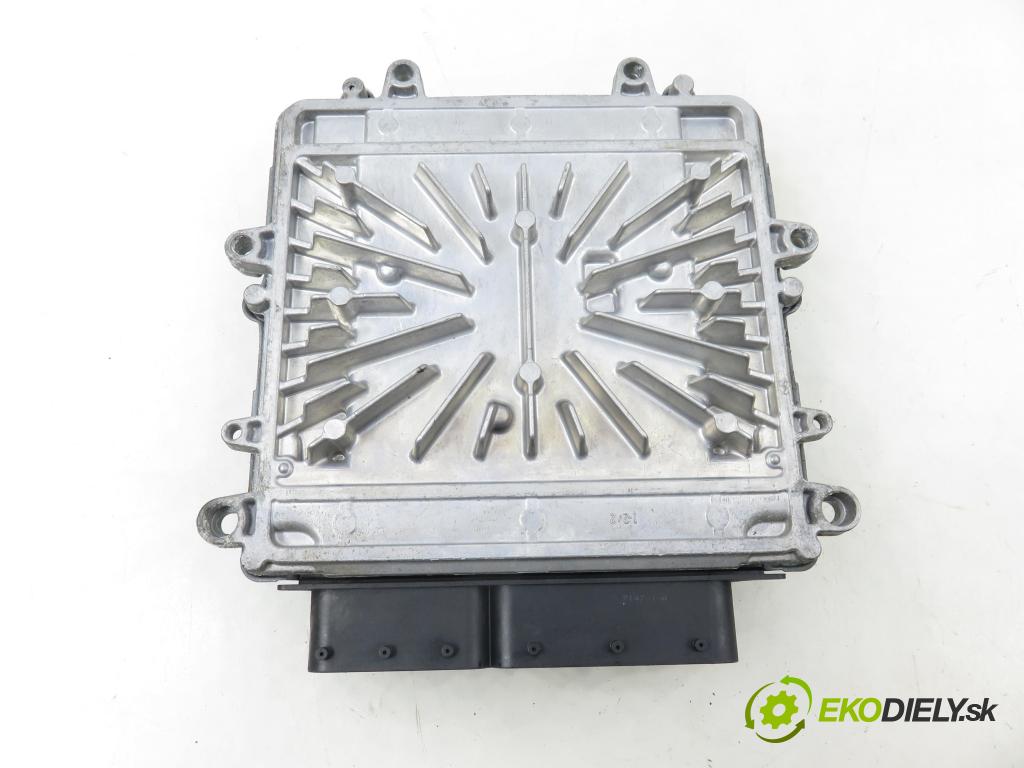 VOLVO V70 II SW (285) KOMBI 2007 136,00 2.4 D5 - D 5244 T4 2400,00 Riadiaca jednotka Motor 0281012103 ; 30771550AB
