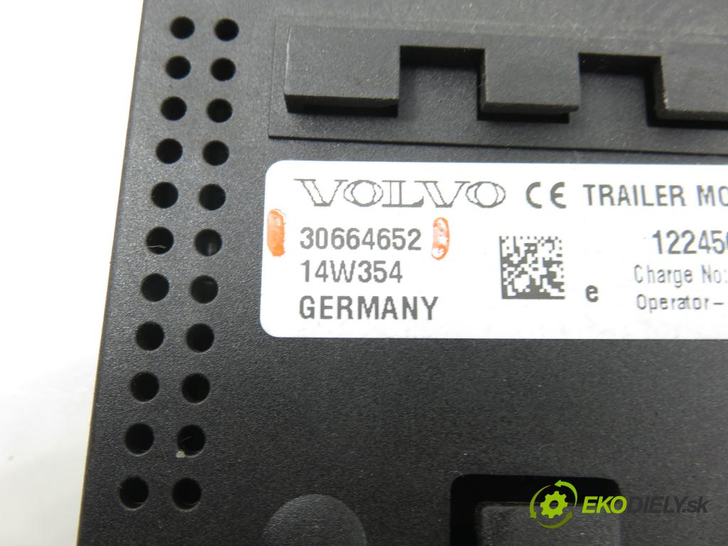 VOLVO V70 II SW (285) KOMBI 2007 136,00 2.4 D5 - D 5244 T4 2400,00 Riadiaca jednotka ťažného oka 30664652