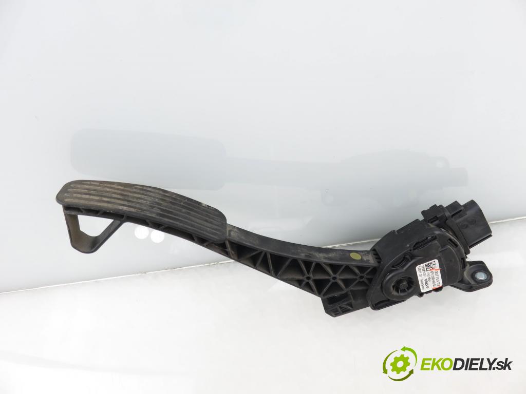 VOLVO V70 II SW (285) KOMBI 2007 136,00 2.4 D5 - D 5244 T4 2400,00 Potenciometer plynu 6PV00954801 ; 30715173 (Potenciometer plynového pedálu)