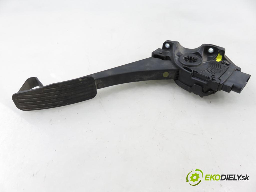 VOLVO V70 II SW (285) KOMBI 2007 136,00 2.4 D5 - D 5244 T4 2400,00 Potenciometer plynu 6PV00954801 ; 30715173 (Potenciometer plynového pedálu)
