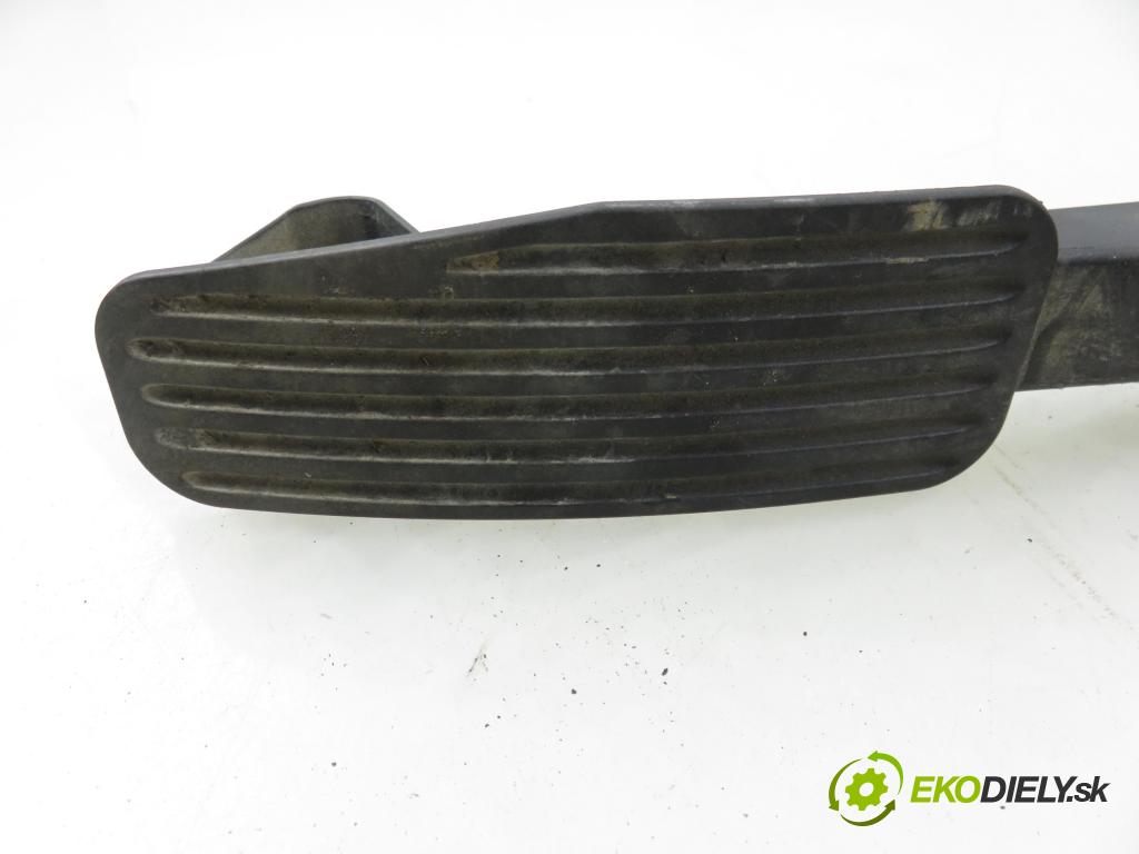 VOLVO V70 II SW (285) KOMBI 2007 136,00 2.4 D5 - D 5244 T4 2400,00 Potenciometer plynu 6PV00954801 ; 30715173 (Potenciometer plynového pedálu)