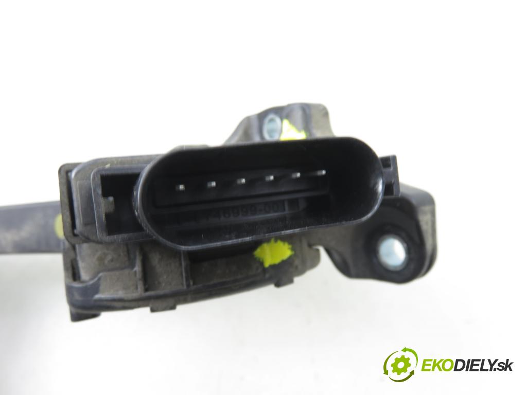 VOLVO V70 II SW (285) KOMBI 2007 136,00 2.4 D5 - D 5244 T4 2400,00 Potenciometer plynu 6PV00954801 ; 30715173 (Potenciometer plynového pedálu)