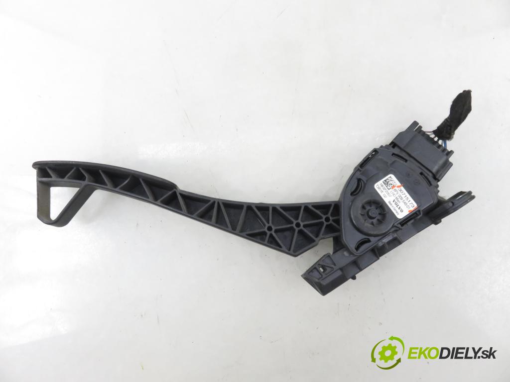 VOLVO V70 II SW (285) KOMBI 2007 136,00 2.4 D5 - D 5244 T4 2400,00 Potenciometer plynu 6PV00954801 ; 30715173 (Potenciometer plynového pedálu)