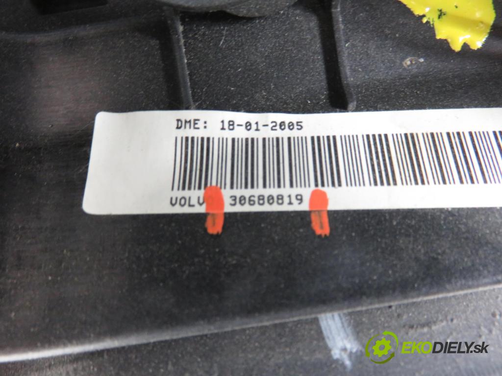 VOLVO V70 II SW (285) KOMBI 2007 136,00 2.4 D5 - D 5244 T4 2400,00 Volant 30680819 (Volant)