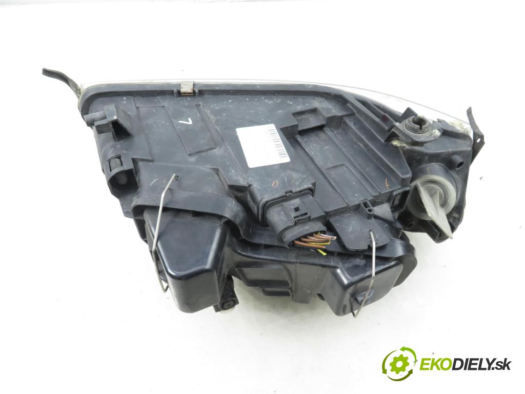 AUDI A6 (4B2, C5) SEDAN 1998 81,00 1.9 TDI 110 - AVG 1896,00 Svetlo LP