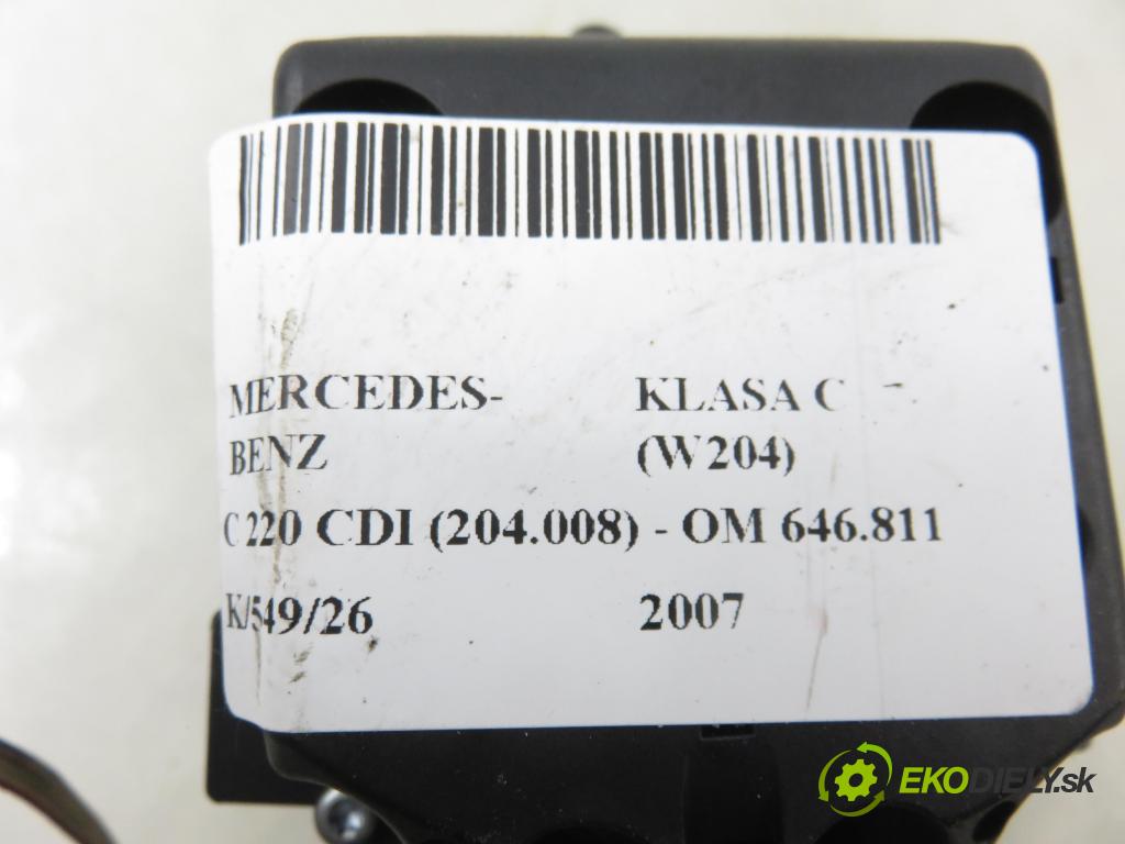 MERCEDES-BENZ KLASA C (W204) SEDAN 2007 125,00 C 220 CDI 170 - OM 646.811 2148,00 Panel ovládaní IDRIVE A2048704658