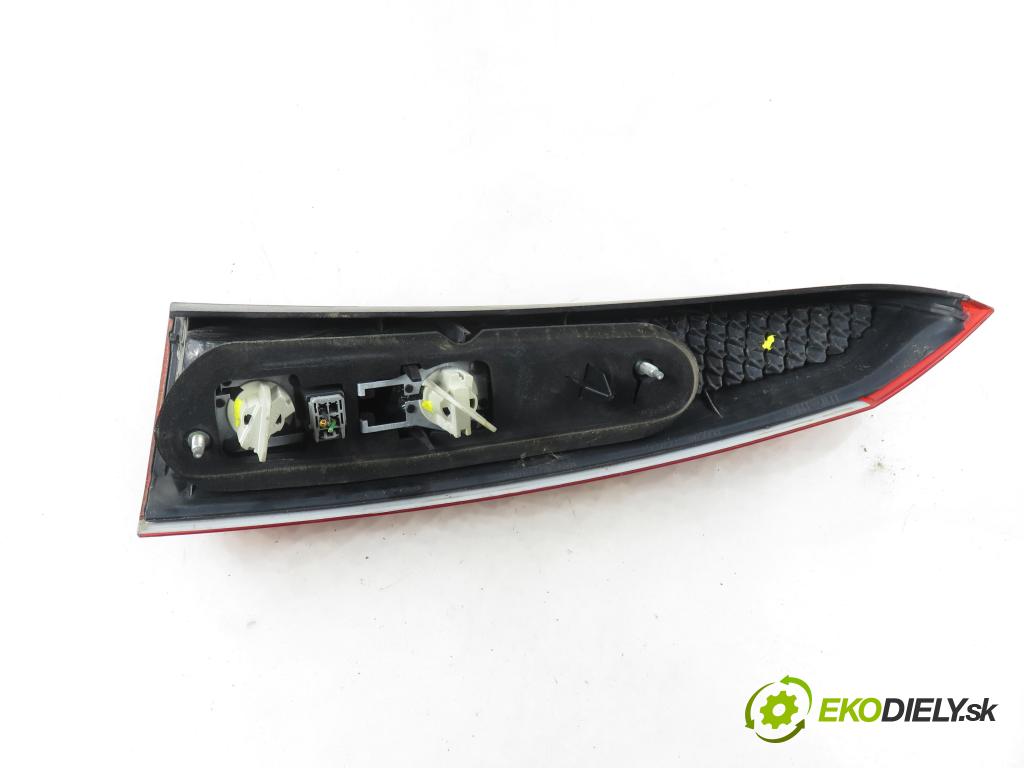 VOLVO V70 II SW (285) KOMBI 2007 136,00 2.4 D5 - D 5244 T4 2400,00 světlo levé zadní