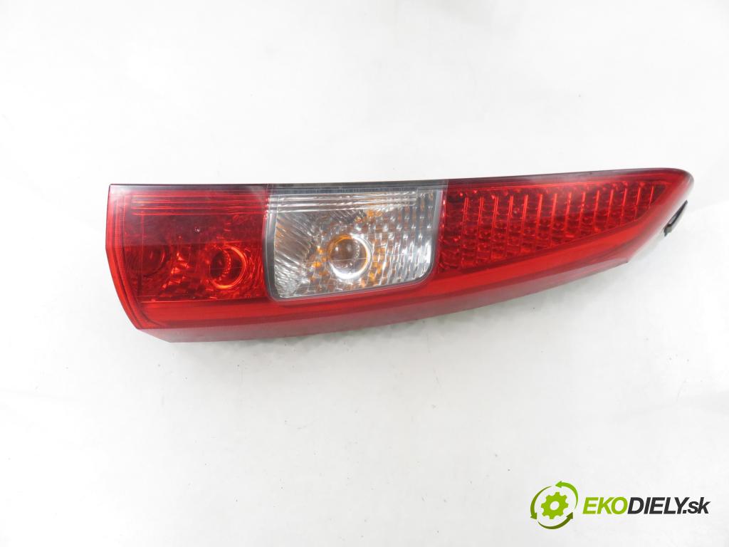 VOLVO V70 II SW (285) KOMBI 2007 136,00 2.4 D5 - D 5244 T4 2400,00 světlo pravé zadní
