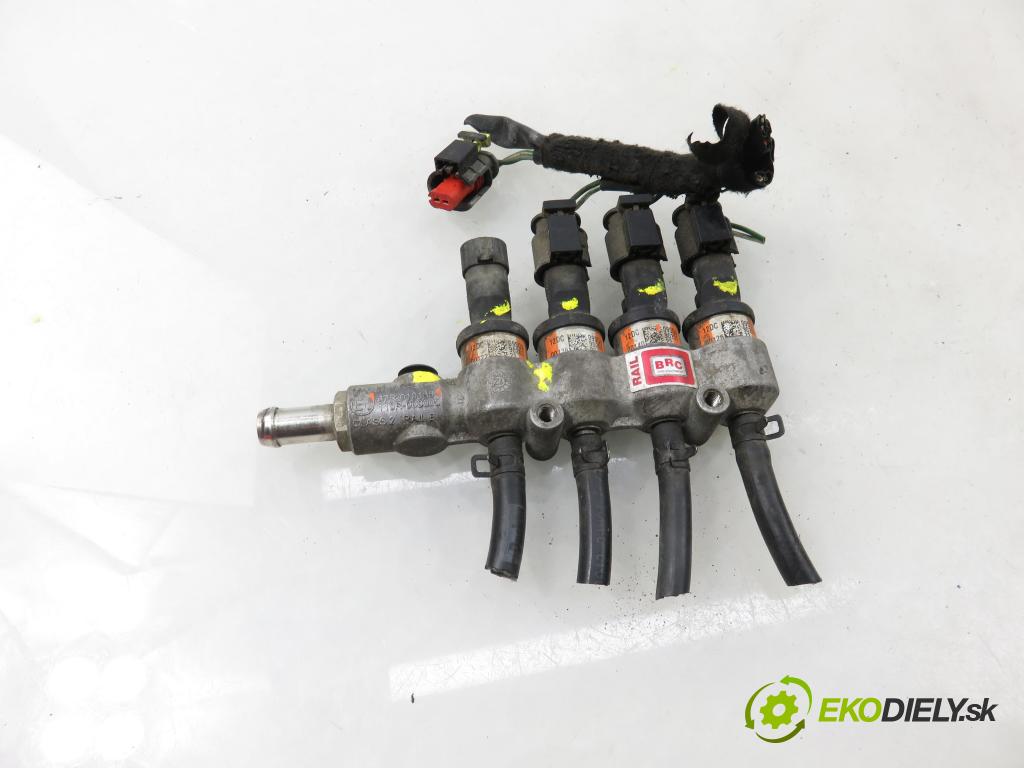 MITSUBISHI OUTLANDER I (CU_W) SUV 2002 100,00 2.0 4WD (CU2W) - 4G63 (DOHC 16V) 1997,00 Lišta vstrekovacia LPG 09SQ99020022 ; 67R010185