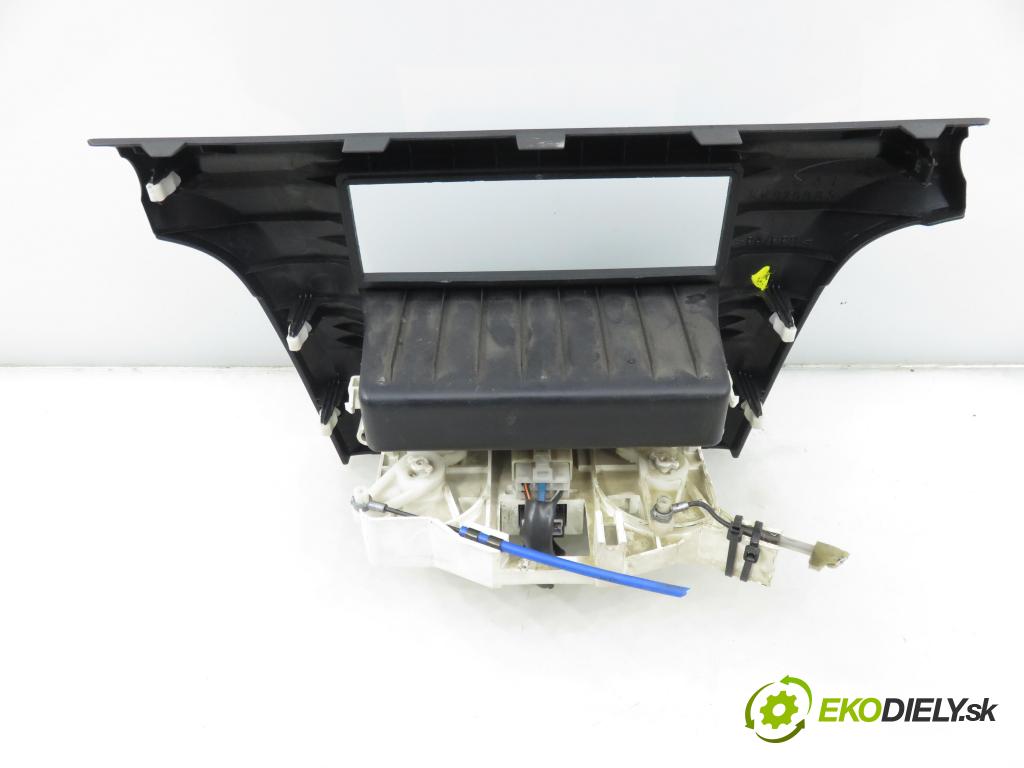 MITSUBISHI OUTLANDER I (CU_W) SUV 2002 100,00 2.0 4WD (CU2W) - 4G63 (DOHC 16V) 1997,00 Panel kúrenia KLIMATIZACE: MR979970HA