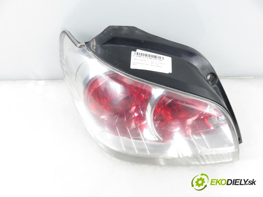 MITSUBISHI OUTLANDER I (CU_W) SUV 2002 100,00 2.0 4WD (CU2W) - 4G63 (DOHC 16V) 1997,00 světlo levé zadní 22087581