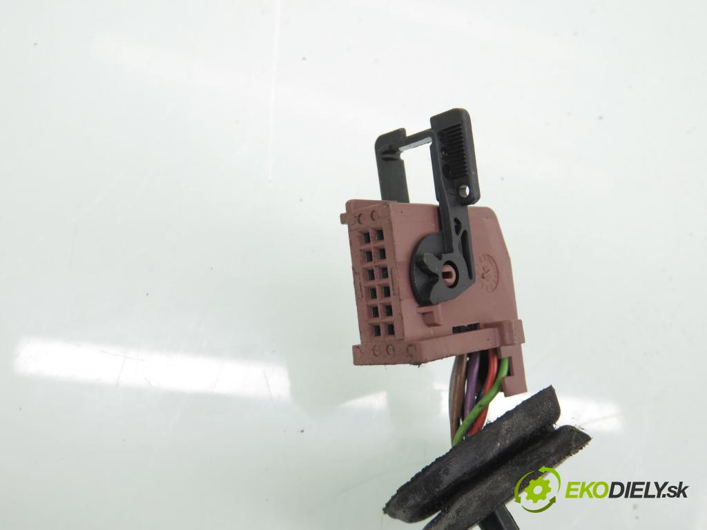 PEUGEOT 407 SW (6E_) KOMBI 2007 100,00 2.0 HDi 135 - RHR 1997,00 zpětné zrcátko LE