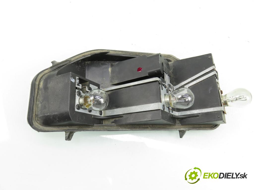 PEUGEOT 407 SW (6E_) KOMBI 2007 100,00 2.0 HDi 135 - RHR 1997,00 vložka svetla ľavy zadné