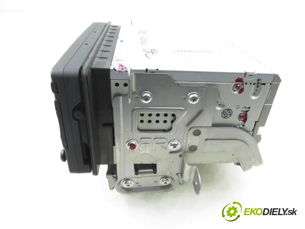 CITROEN C-CROSSER (EP_) SUV 2008 115,00 2.2 HDi 160 - 4HN (DW12MTED4) 2179,00 RADIO CD 8750A139