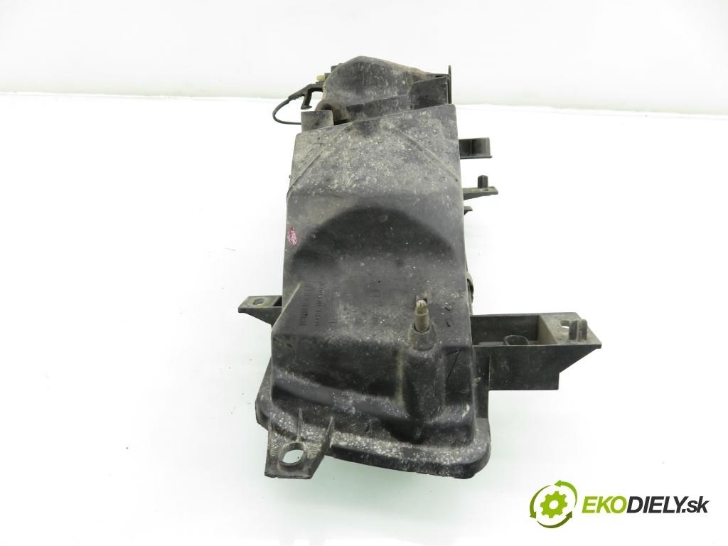 RENAULT MASTER II Platforma / podwozie (ED/HD/UD) KABINA/PLATFORMA 2000 59,00 2.5 D - S8U 770 2499,00 světlo PP 7700352104 ; 7700352104C
